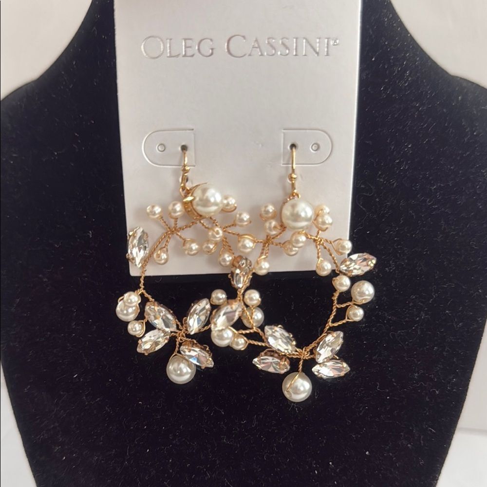 NWT Oleg Cassini Gold and White Floral Vine Earrings